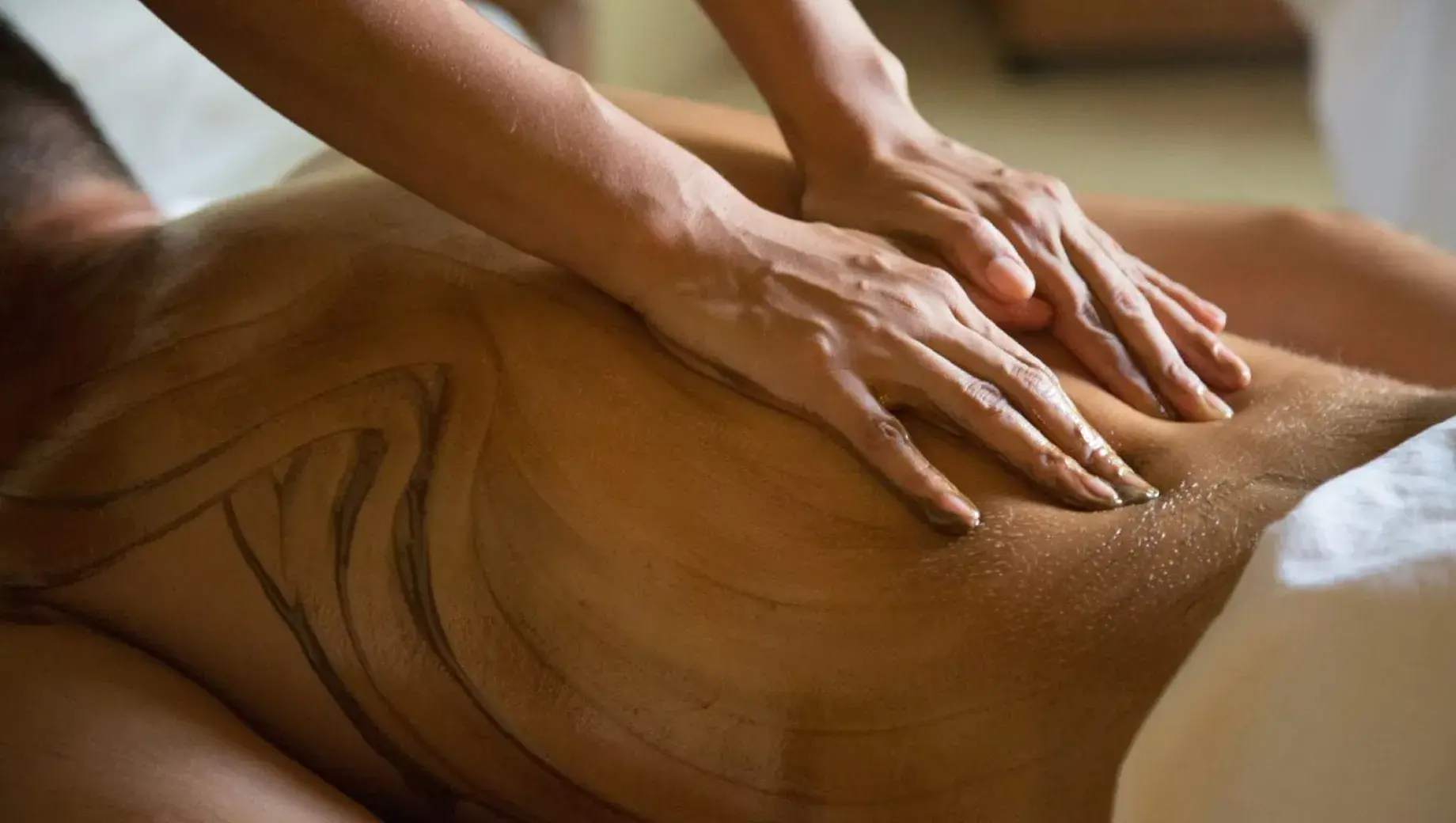 This massage integrates various techniques, including Swedish, aromatherapy, hot stones, and deep tissue. It offers a comprehensive head-to-toe treatment, meticulously preparing your muscles for an authentically deep and profound state of relaxation.
