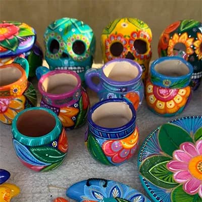 THE MAGIC OF THE HANDCRAFTED: CERAMIC PAINTING WORKSHOPS AND LOCAL ART WITHIN THE RESORT